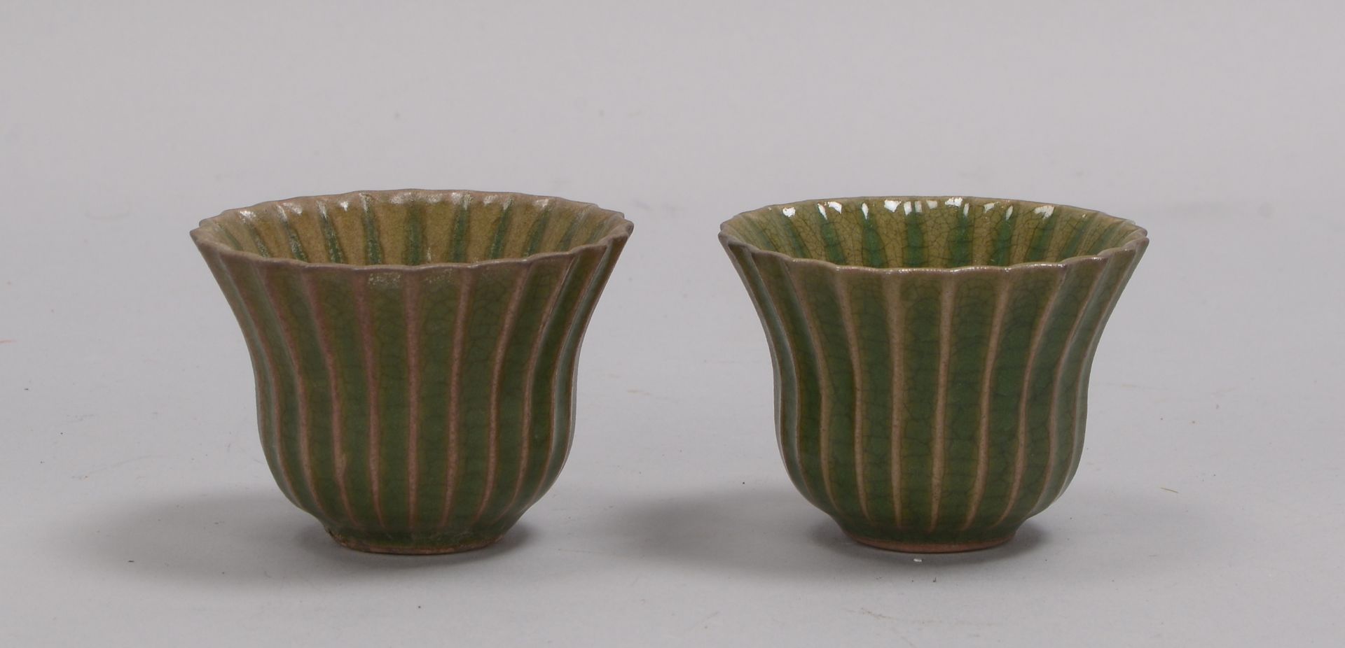 Paar Teetassen (China), Keramik, Glasur in Spinatgr&uuml;n; H&ouml;he 5,5 cm, &Oslash; 7,5 cm