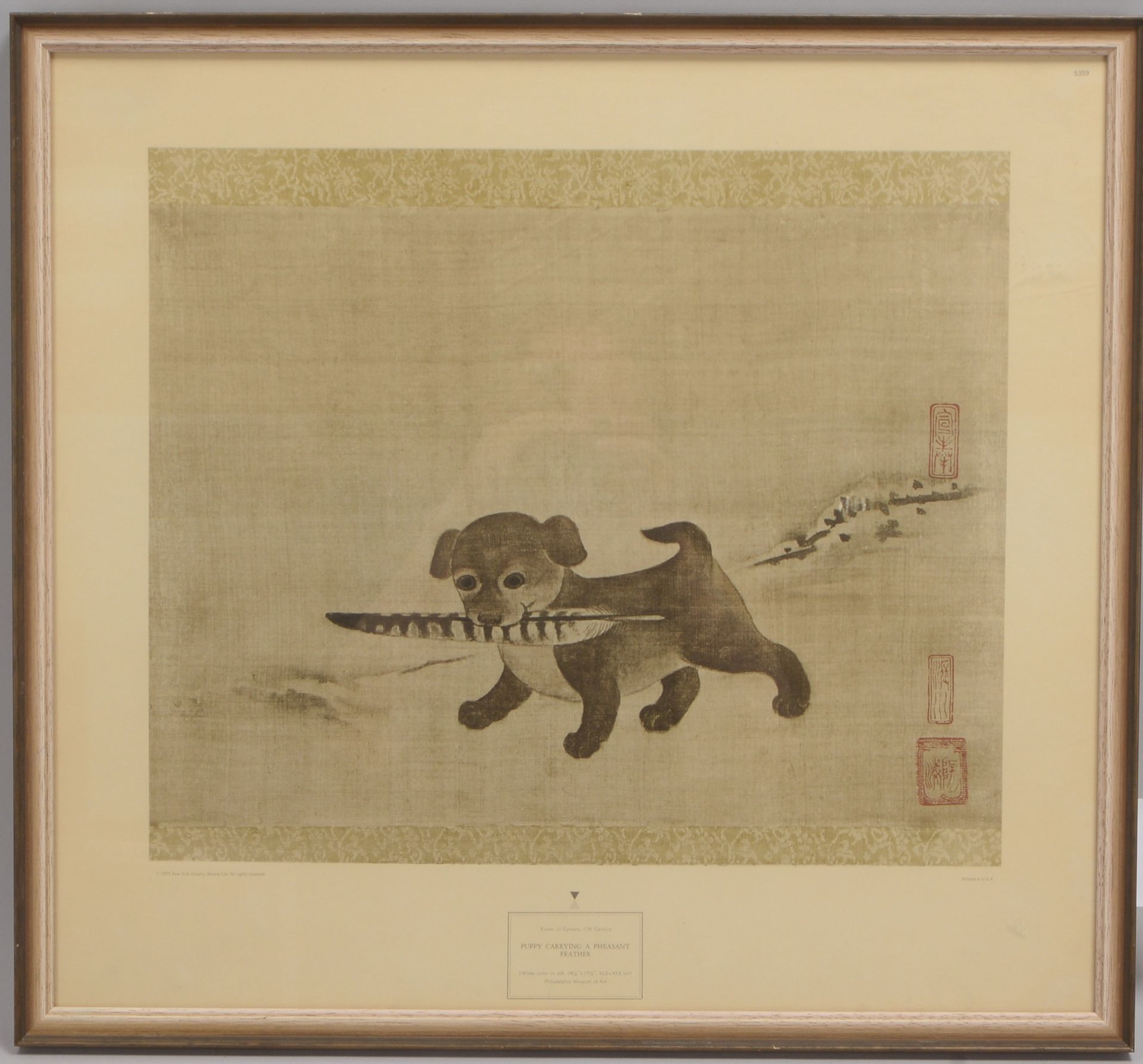 Kunstdruck (Korea), &#039;Puppy Playing with a Pheasant Feather&#039;, hinter Glas; 51 x 56 cm
