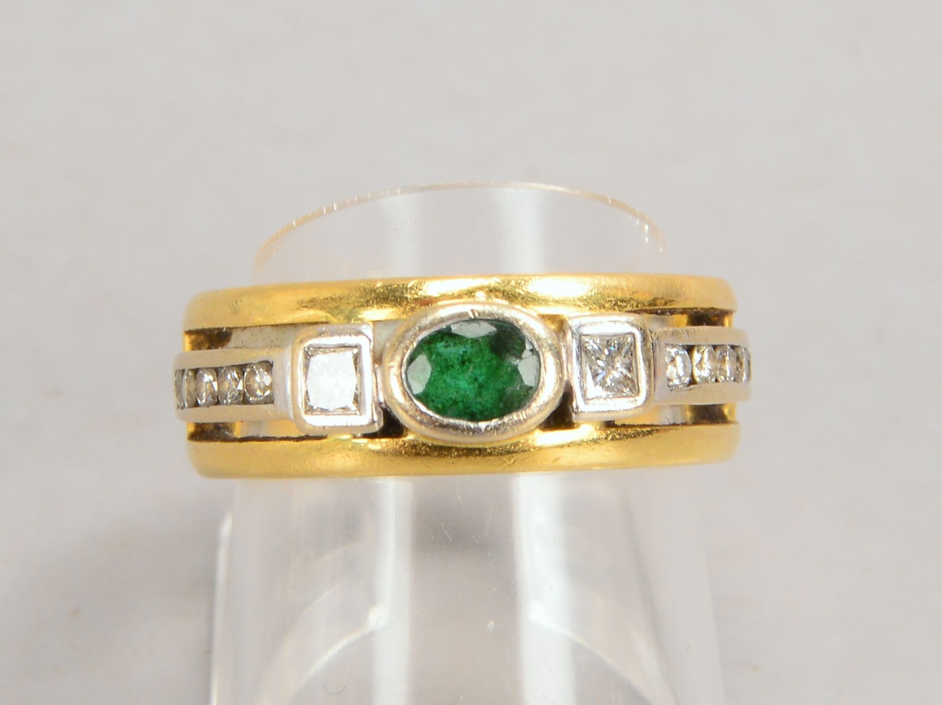 Ring, 750 GG/WG (gest.), mit Turmalin und 12x Diam., Princess-/Brillantschliff - Image 2 of 2
