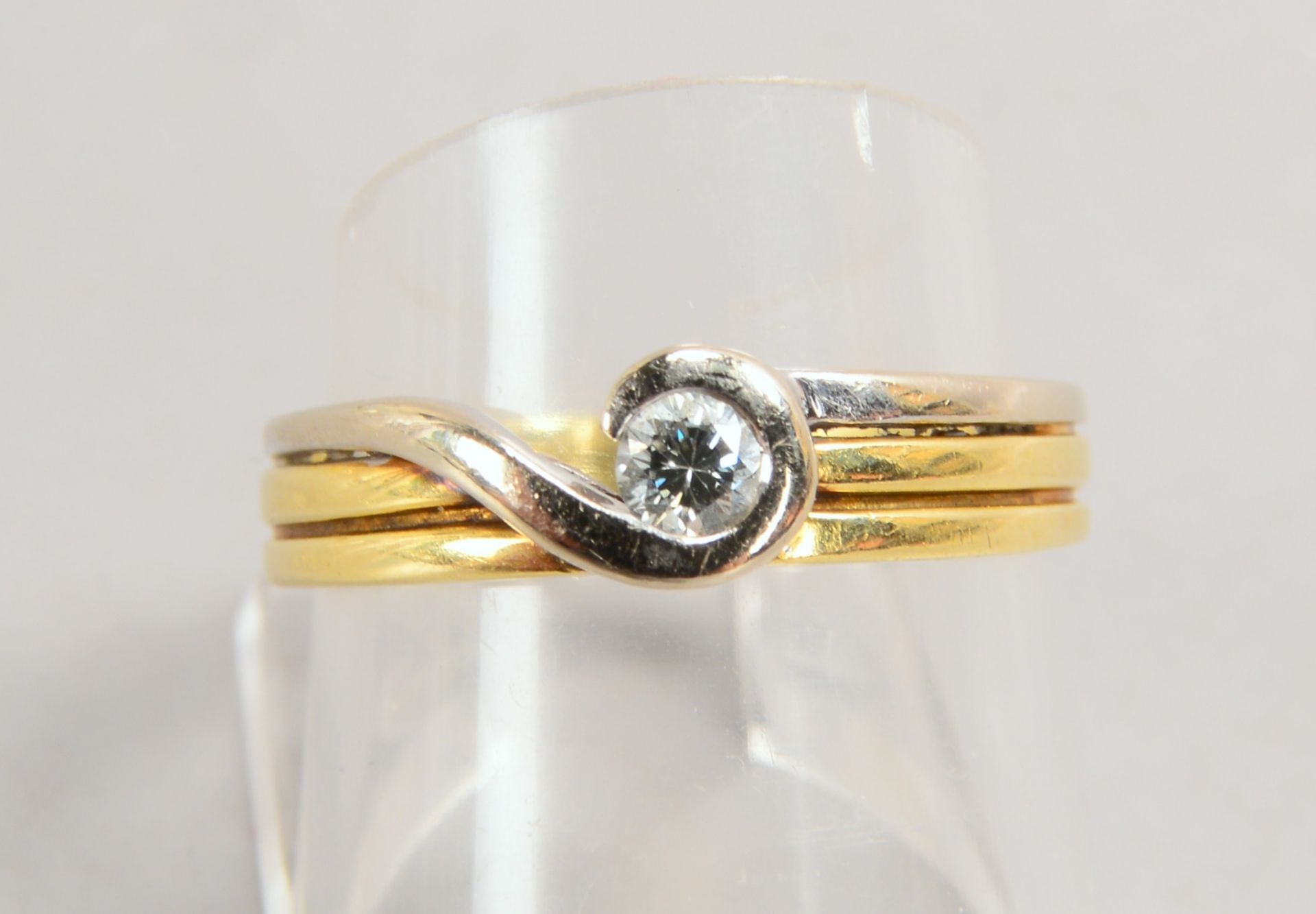 Ring, 585 GG/WG (gest.), besetzt mit kleinem Brillant; RG 57, Gewicht 3,50 g - Image 2 of 2