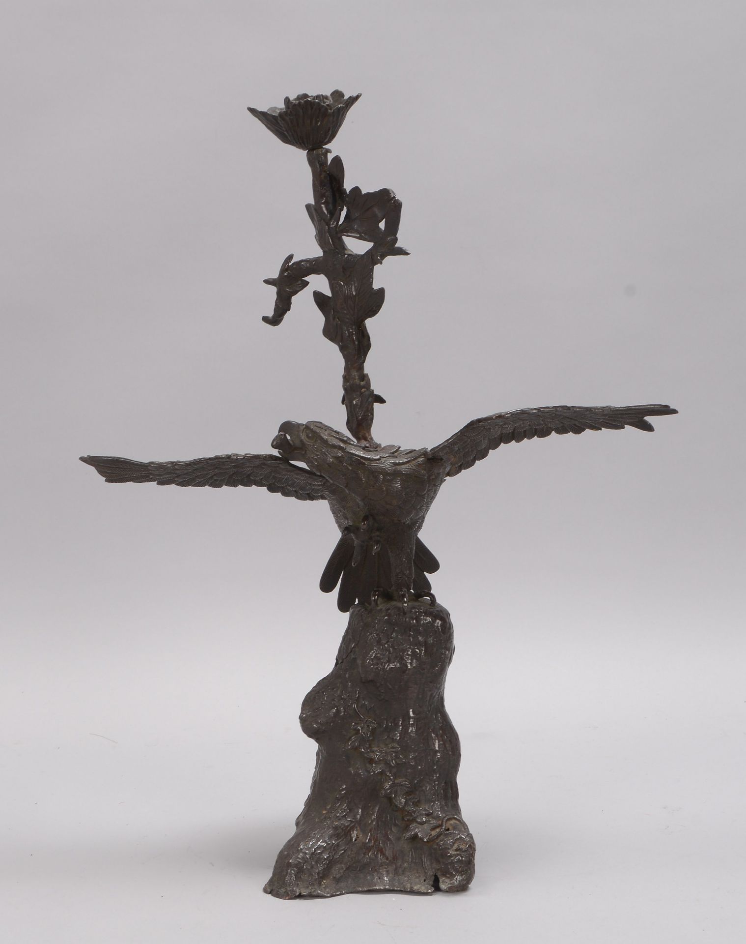 Fig&uuml;rlicher Kerzenhalter, Bronzefigur, &#039;Adler mit ausgebreiteten Schwingen&#039;
