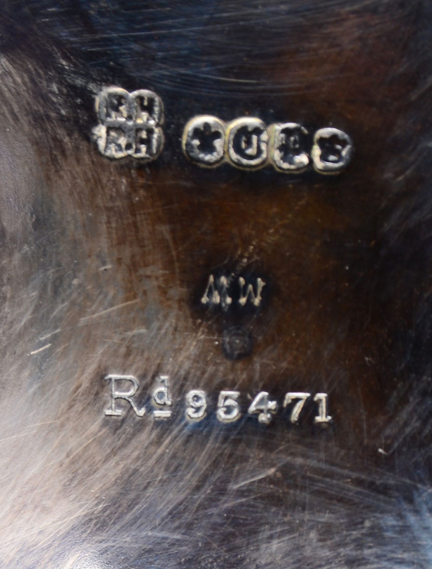 Tischl&auml;mpchen (England), vers./&#039;E.P.N.S.&#039;, mehrf. punz., kanneliert, auf 4x gedr. Kug - Image 2 of 2