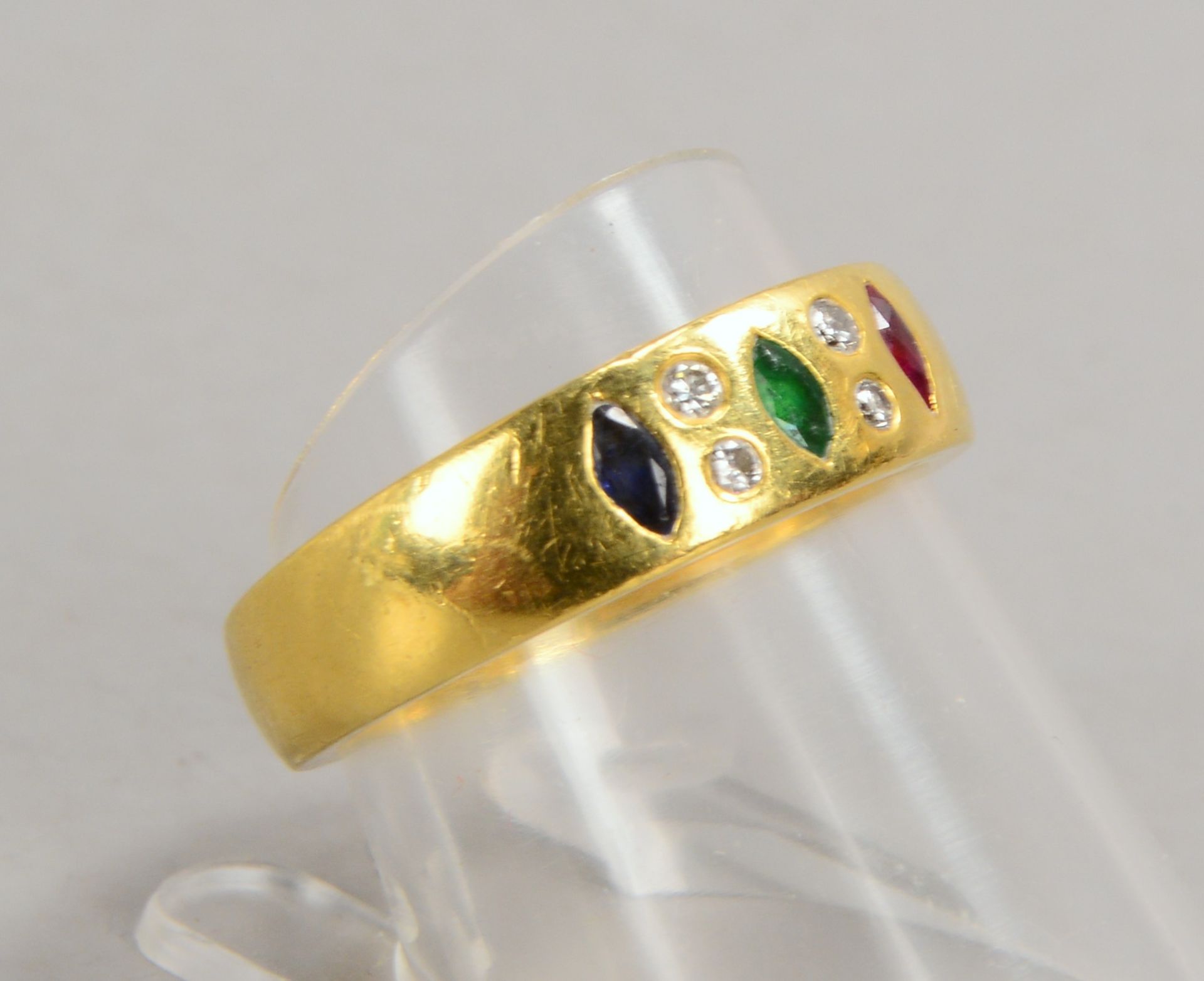 Ring, 750 GG (gest.), mit versch. Steinen (Saphir, Smaragd, Rubin, Diamant)