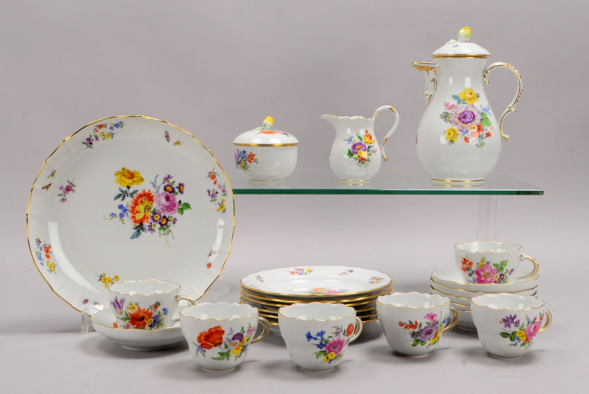 Meissen, Kaffeeservice, 'Gr. Ausschnitt', 'Blumen/Schmetterlinge', Goldrand, für 6 Pers.