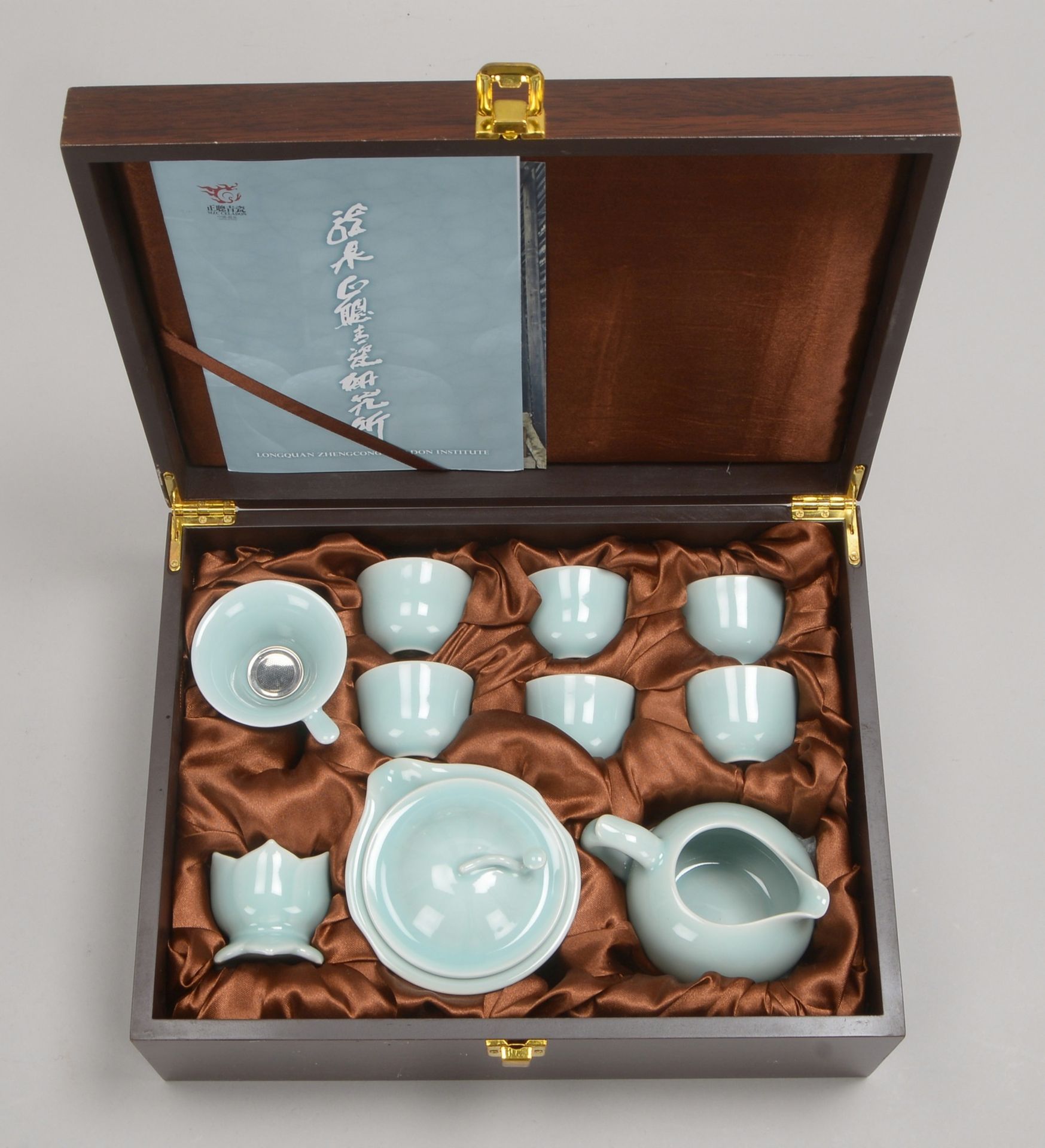 Jianxing, Xu, K&uuml;nstler-Keramikservice, komplett f&uuml;r 6 Pers., in Holzschatull
