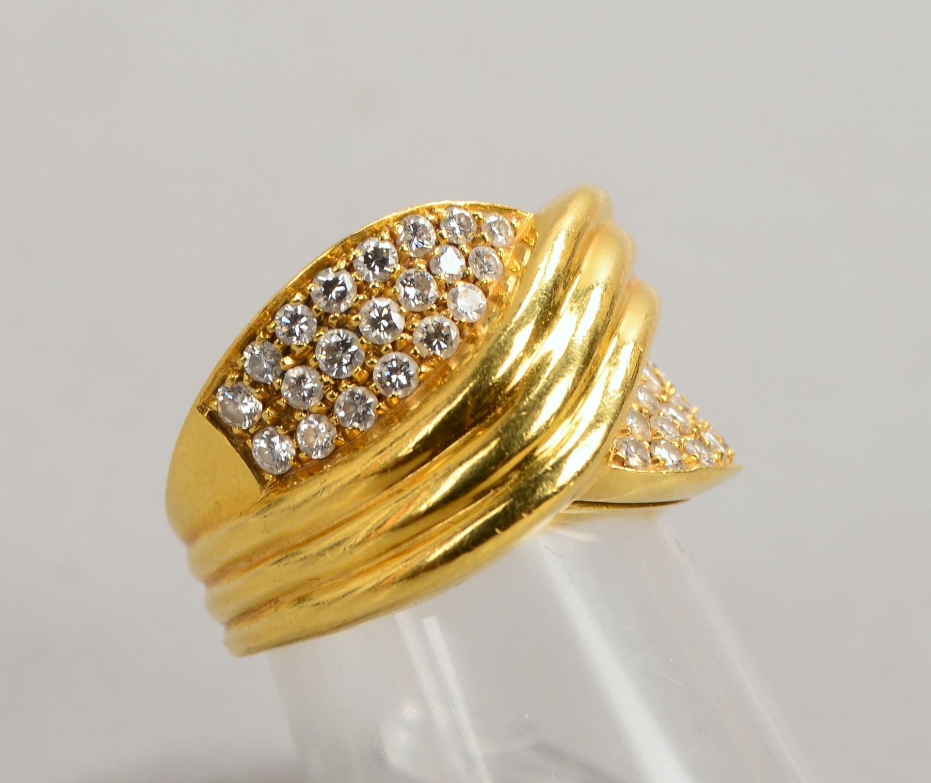 Wempe-Ring, 750 GG (gest.), 40x Brill./zus. ca. 1,20 ct, 'F - G', 'Vvs - Vs'; Gew. 10,17 g