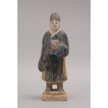 Tonfigur (China), 'Mann mit Räuchergefäß', Figur teils farbig glasiert; Höhe 21 cm