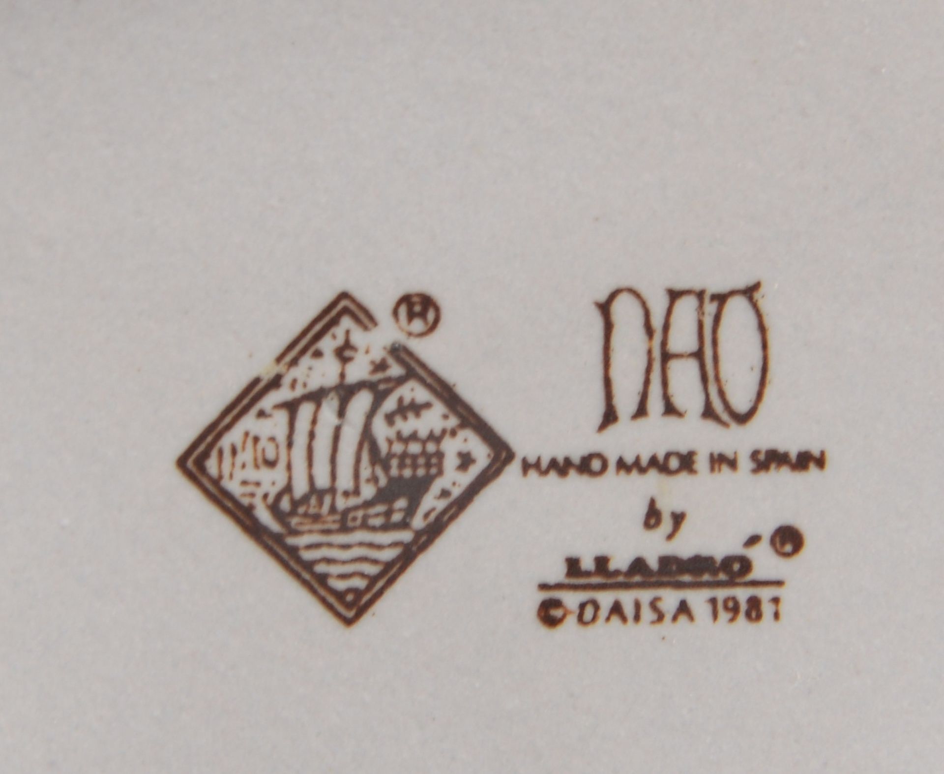 2 Porzellanfig.: 1x Lladro/Spanien, H&ouml;he 13,5 cm; 1x Royal Doulton/Engl., H&ouml;he 12,5 cm - Image 2 of 2