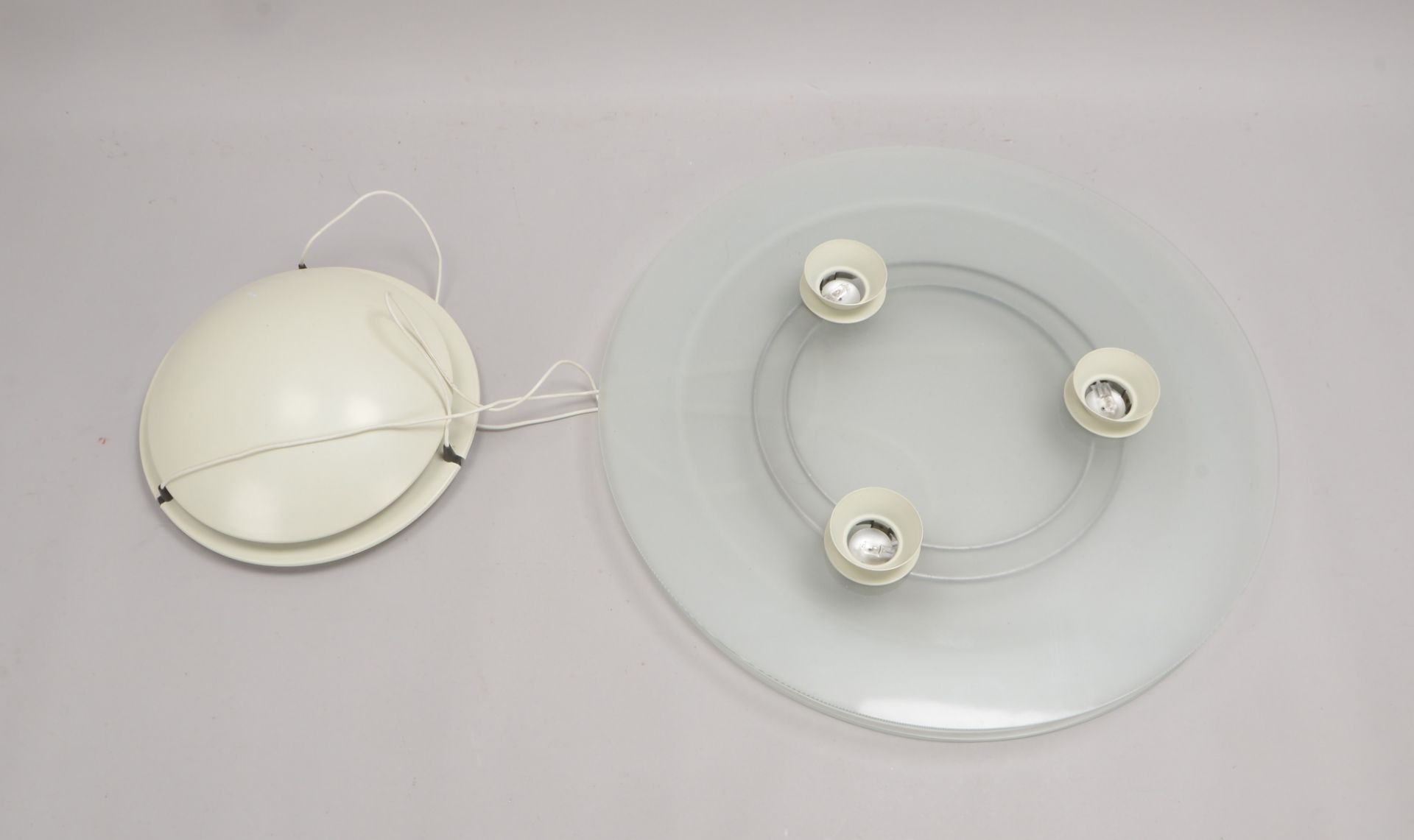 Designer-Deckenlampe, 3x Halogenlampen an runder Glasscheibe; Durchmesser Ø 60 cm