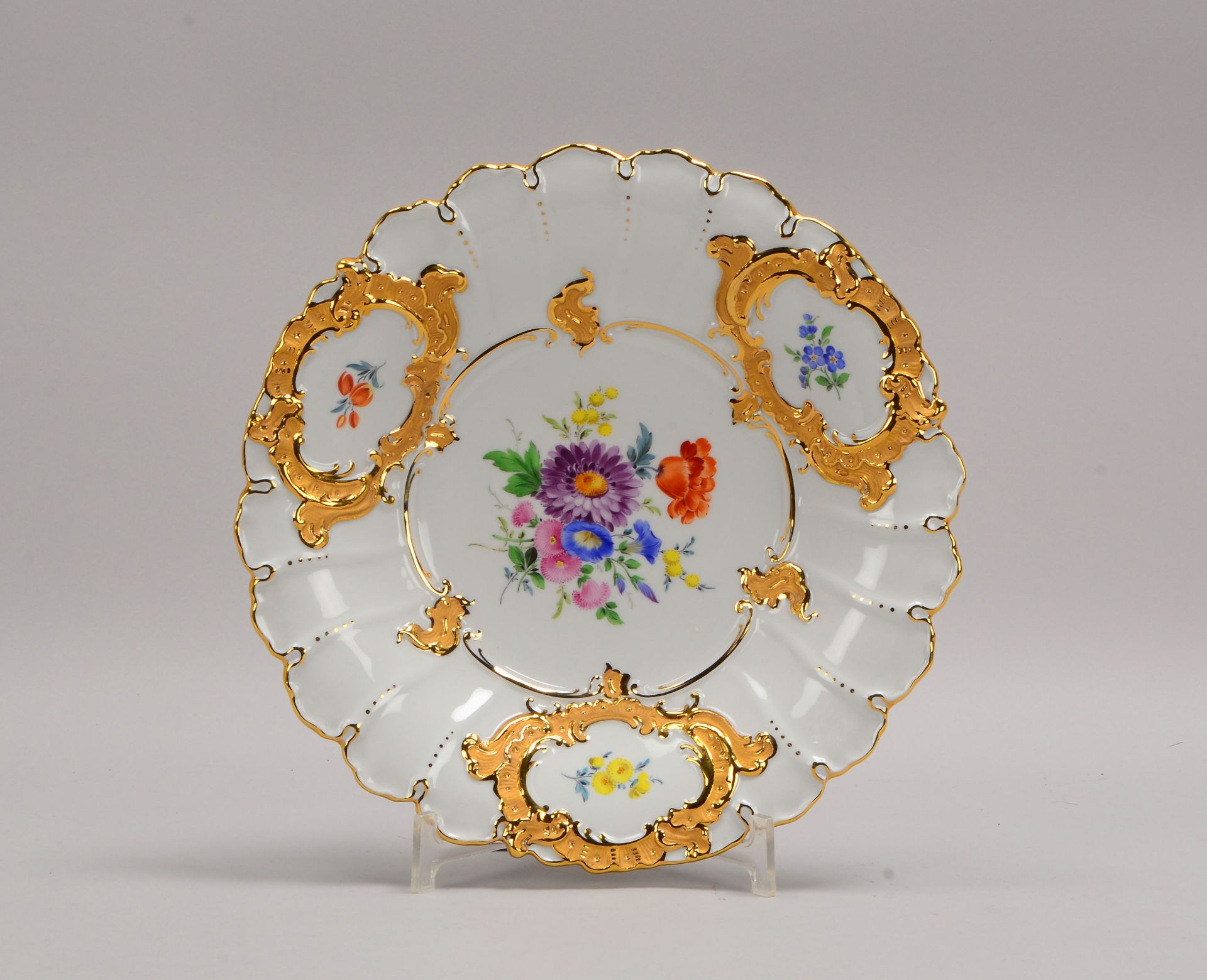 Meissen, Prunkschale, &#039;Blumenbouquet&#039;, vergoldete Rocaillen/Blumenmotive