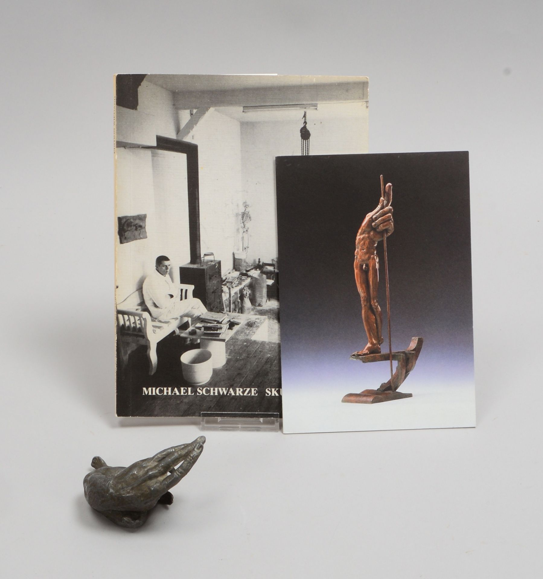 Schwarze, Michael, Metallguss-Skulptur, &#039;Handmensch - halb liegend&#039;; Breite ca. 10 cm - Image 2 of 4