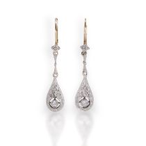 Paar Ohrhänger mit Brillant- und Diamantbesatz