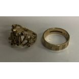 Two gold rings of modernistic design. Approx. 7.5