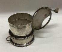 A Victorian silver cased collapsible beaker. London 1876. Approx.118 grams. Est. £250 - £300.