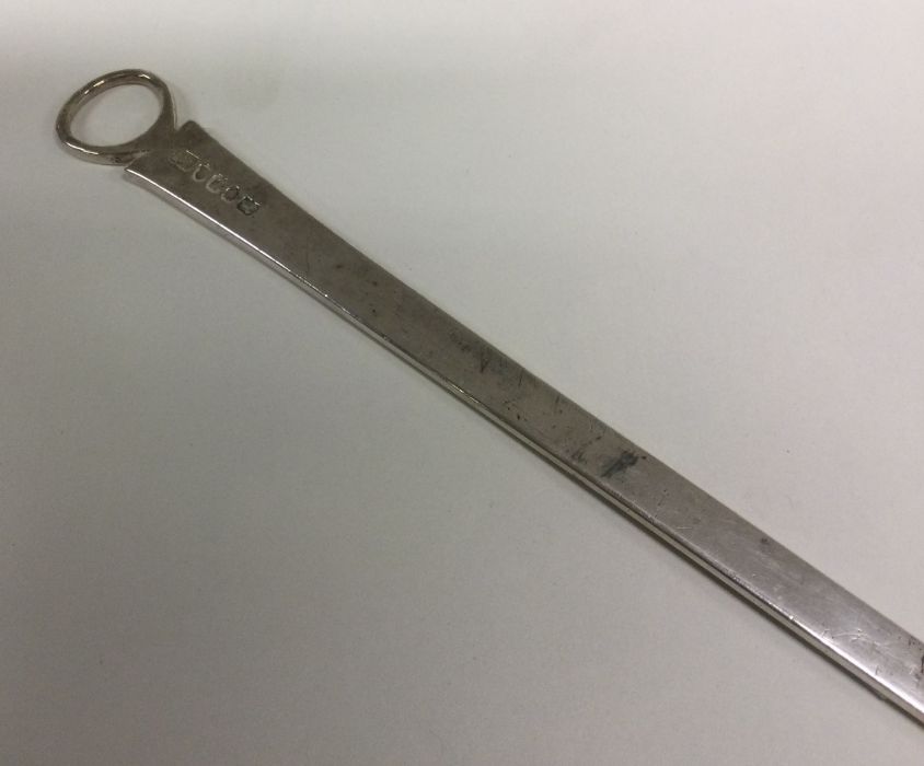 A heavy Georgian silver meat skewer. London 1805. By Thomas Wilkes Barker. Approx. 77 grams. Est. £