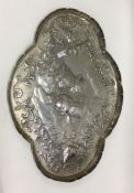A chased silver tray embossed with cherubs. London 1902. By William Comyns. Approx. 326 grams.