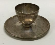 A silver egg cup on stand. Sheffield 1944. By James Dixon and Sons. Approx. 72 grams. Est. £60 - £