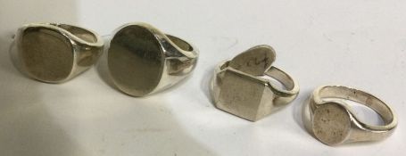A quantity of silver signet rings. Approx. 55 gram