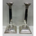 A fine and decorative pair of silver candlesticks. Birmingham 1956. By Alexander Smith. Approx. 1500