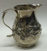 An early 18th Century Georgian silver jug. London 1728. Approx. 64 grams. Est. £120 - £150.