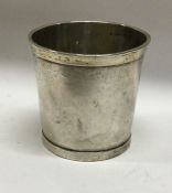 An Antique 19th Century silver beaker. Approx. 30 grams. Est. £80 - £120.