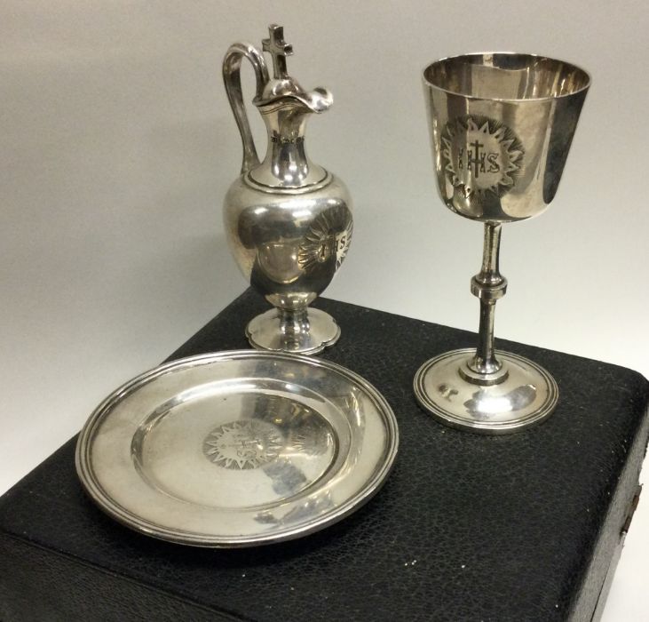 A fine Victorian silver communion set. Sheffield 1866. By Horace Woodward and Co. Approx. 154 grams. - Image 2 of 2