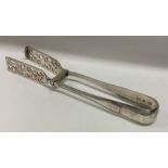 A pair of silver asparagus tongs. Birmingham 1893. By Elkington & Co. Approx. 179 grams. Est. £180 -