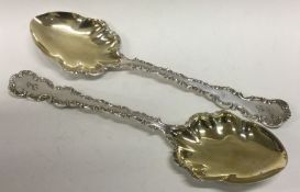 A cased pair of silver ice cream servers. Sheffield 1902. By Henry Wigfull. Approx. 202 grams.