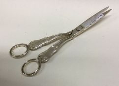 A George III pair of silver grape scissors with shell border. London 1817 Approx.99 grams. Est. £150