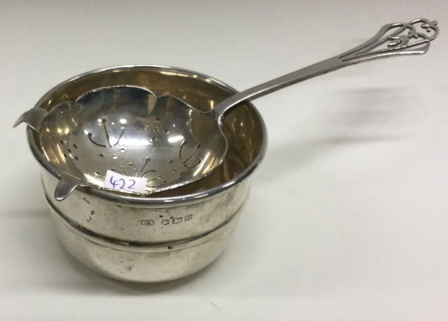 A silver tea strainer on stand. Birmingham1932. By Adie Brothers. Approx. 80 grams. Est. £100 - £