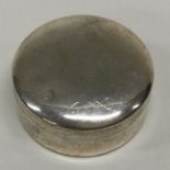 A heavy silver Sterling box with pull off lid. Approx.14 grams. Est. £20 - £30.