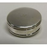 A circular silver box with lift off lid. Approx. 20 grams. Est. £30 - £50.