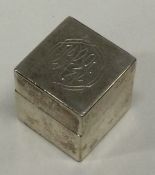 A Sterling silver box with lift off lid. Approx. 11 grams. Est. £15 - £20.