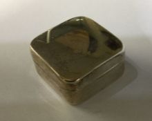 A heavy square silver box with lift off lid. Approx. 17grams. Est. £30 - £50.
