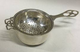 A heavy silver tea strainer on stand. Approx. 52 grams. Est. £100 – £150.