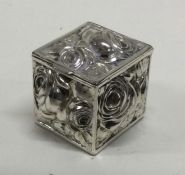 A heavy chased silver hinged box decorated with flowers. Approx. 35 grams. Est. £20 - £30.