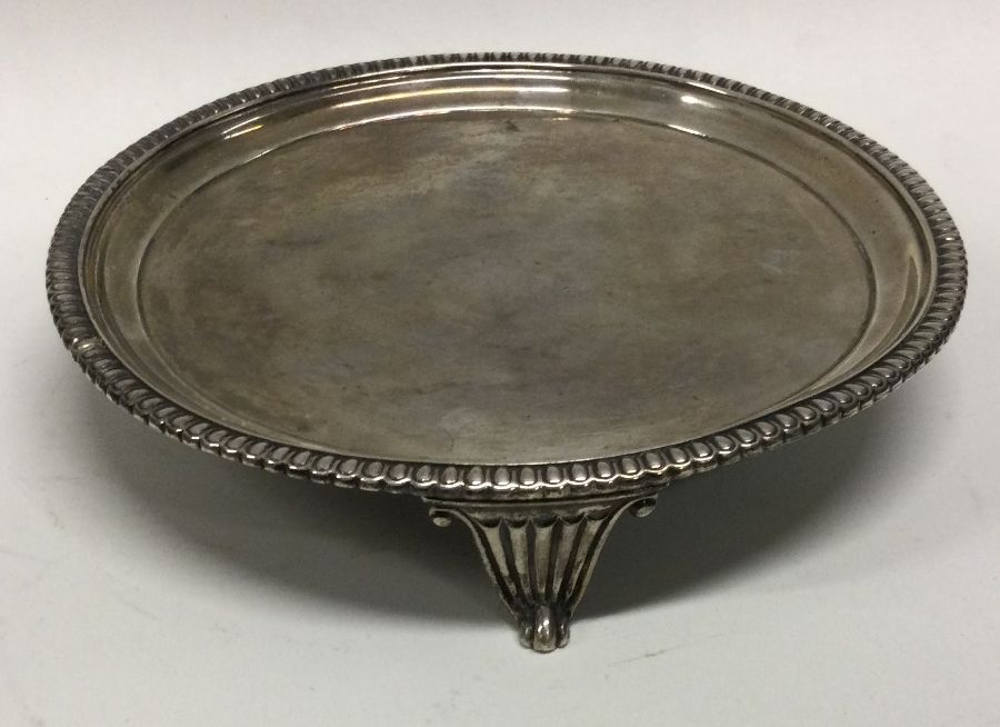 A fine early 19th Century George III circular silver salver. London 1822. By Thomas Burwash. Approx.