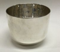 A large heavy Victorian silver tumbler cup. London 1877. By Gilliam of London. Approx.137 grams.