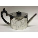A fine 18th Century silver teapot with engraved decoration. London 1777. Approx. 368 grams. Est. £