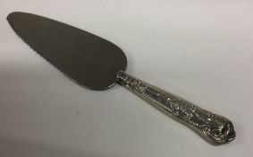 A large silver handled cake slice. London 1983. By HB. Approx.72 grams. Est. £20 - £30.