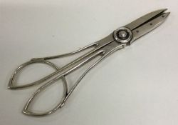 An unusual pair of silver grape scissors/ice tongs. Marked Sterling. Approx. 83 grams. Est. £80 – £