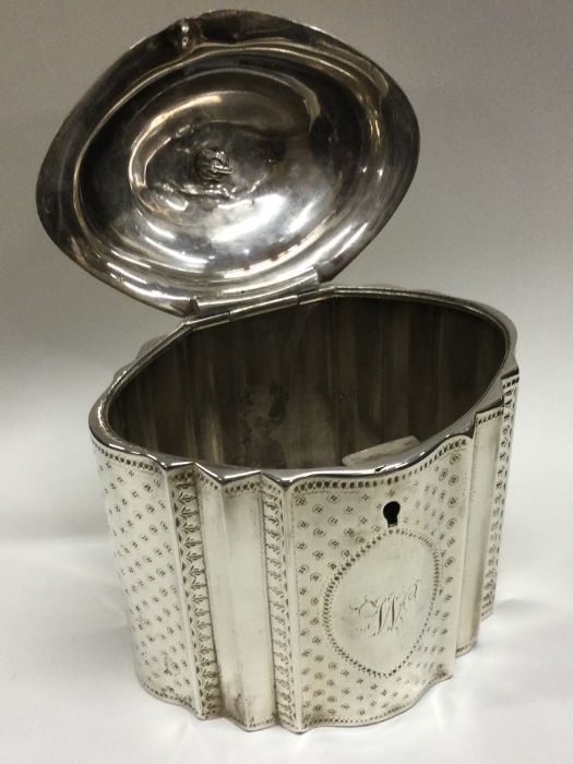 A Georgian silver hinged tea caddy with Chinoiserie finial. London 1789. By Robert Hennell. - Image 3 of 3