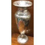 A large American silver flower vase. Marked Sterling. Approx. 1008 grams of gross weight. (