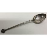 A large Chinese silver spoon. Circa1880. Approx. 32 grams. Est. £30 - £50.