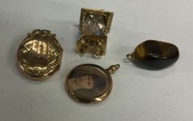 A gold charm together with a locket etc. Approx. 1