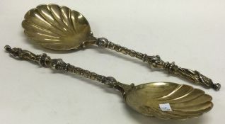 A pair of good quality silver gilt spoons with fluted bowls. London. Approx. 70 grams.