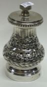 A Continental silver pepper grinder. Approx. 140 grams. Est. £40 - £60.