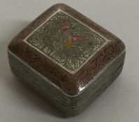 A silver box with lift-off lid and engraved decoration. Approx. 22 grams. Est. £20 - £40.