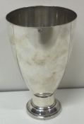 CARTIER: A stylish silver beaker. Approx. 127 grams. Est. £400 - £600.