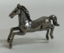 A silver model of horse. Approx. 10 grams. Est. £20 - £30.